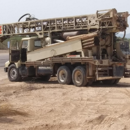 Truck mounted well drilling rig